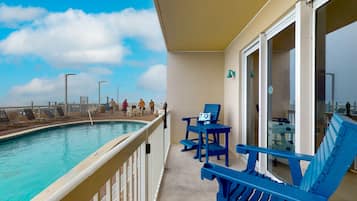 Een verwarmd zwembad