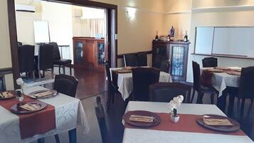 Daily English breakfast (ZAR 100 per person)