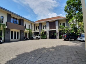 Free self parking - Sanur Agung Suite (Denpasar)