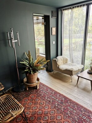 Deluxe Bungalow, Ensuite, Pool View | Lounge