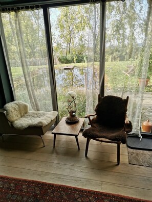 Deluxe Bungalow, Ensuite, Pool View | Lounge