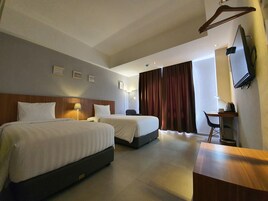 Deluxe Twin Room | Desk, laptop workspace, free WiFi