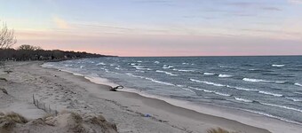 St Joseph Riverfront House med privat RiverWalk! 30 minutter med båt til Lake MI