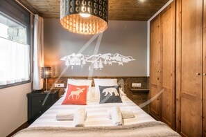 2 bedrooms, iron/ironing board, Internet