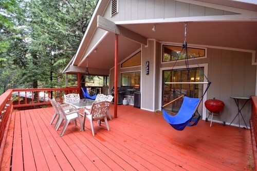 Spacious Mountain Home-AC/Heating, Hot Tub, Dog Friendly, Game Room w/arcade