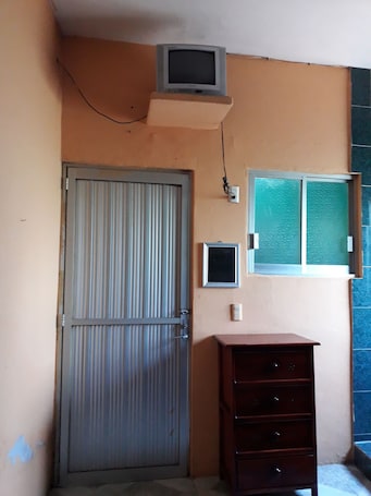 Basic Room | Individually furnished, laptop workspace, free WiFi