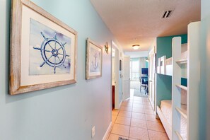 1 habitación, tabla de planchar con plancha, internet y ropa de cama 