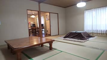 1 bedroom, individually decorated, individually furnished, desk