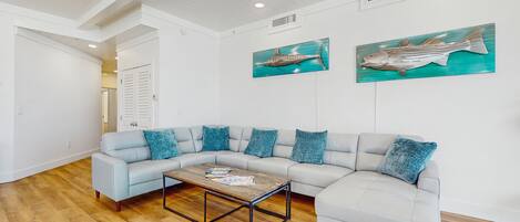 Televisie, een dvd-speler en een stereo