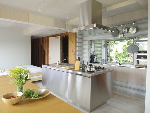 Maison, non-fumeurs (Forest, 200sqm, 1-2 floors w/ balcony) | Cuisine privée | Grand réfrigérateur, micro-ondes, four, plaque de cuisson