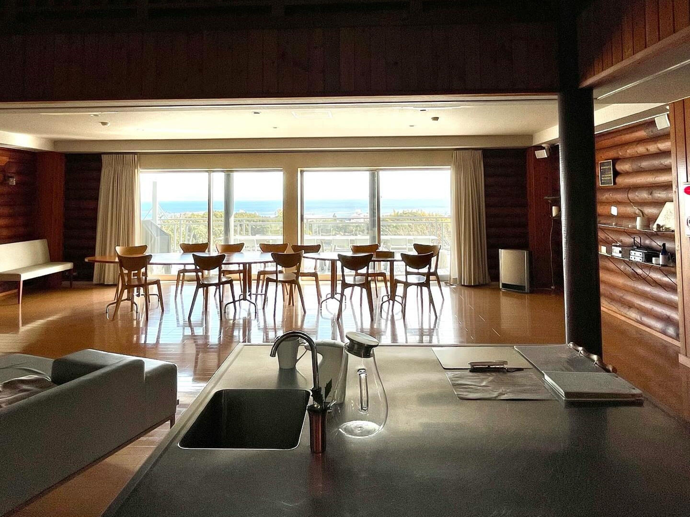 [Terrace building] 300 sqm, Entire building (2-3 floor/with fireplace and terrace), Non Smoking | Beach/ocean view