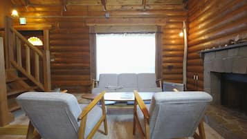 ์ฝํฐ์ง, ๊ธ์ฐ (120sqm, 2 floors w/ fireplace & deck) | ๊ฑฐ์ค ๊ณต๊ฐ