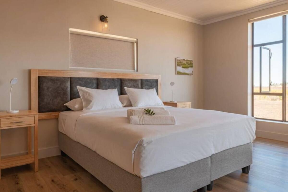 Egyptian cotton sheets, premium bedding, pillow-top beds, in-room safe