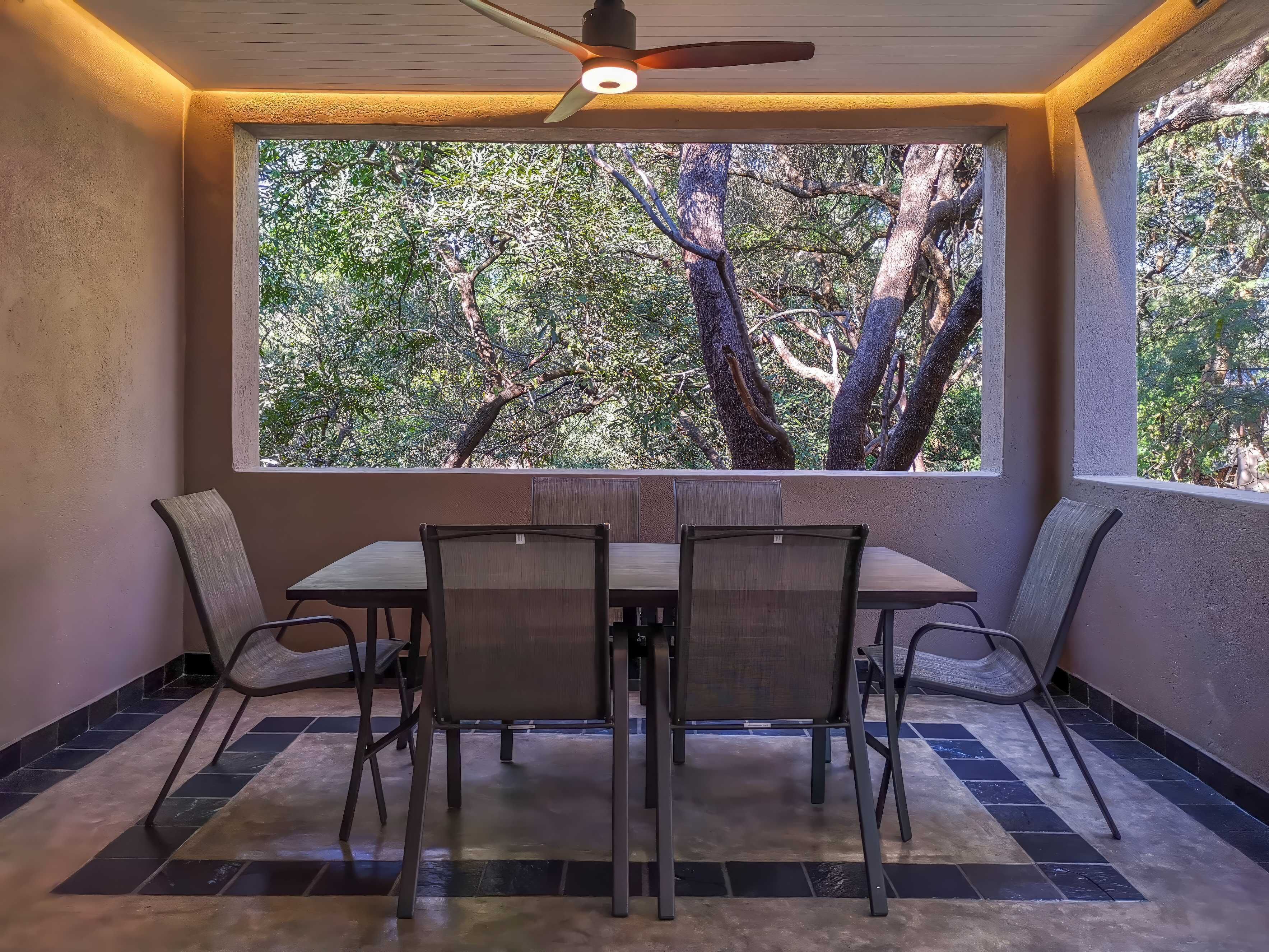 Bungalow Luxury | Minibar, una cassaforte in camera, una scrivania, Wi-Fi gratuito