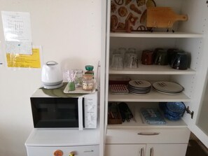 Fridge, microwave, stovetop, coffee/tea maker - Private Vaction Home near Hakodate Station (Hakodate)