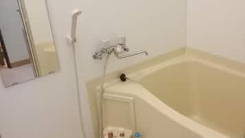 Kombinasi shower/bathtub dan perlengkapan mandi gratis