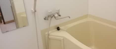 Ensemble douche/baignoire, articles de toilette gratuits, sĂšche-cheveux