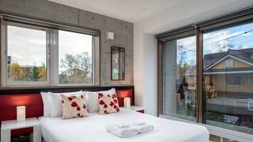 3 bedrooms, in-room safe, iron/ironing board, free WiFi