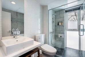 Villa, 3 Bedrooms | Bathroom | Shower, free toiletries, hair dryer, towels - Kitanishi 2 by H2 Life (Kutchan)