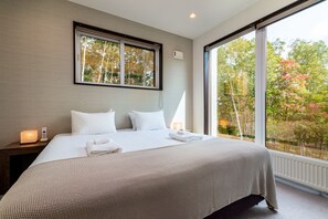 Villa, 4 slaapkamers | 3 slaapkamers, een kluis op de kamer, een strijkplank/strijkijzer