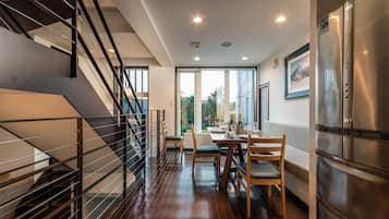 Villa, 4 Bedrooms | In-room dining