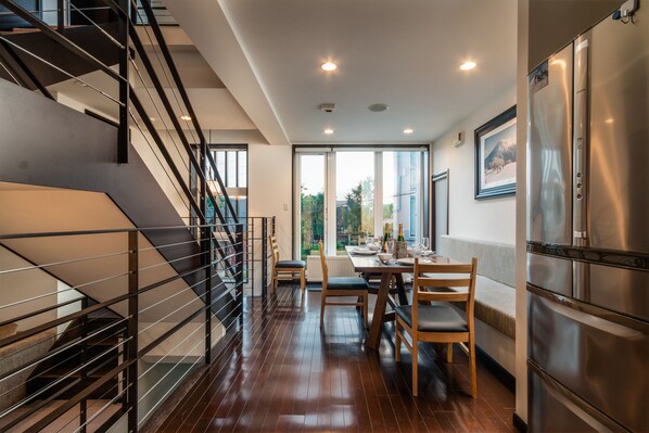 Villa, 4 slaapkamers | Dineren op de kamer