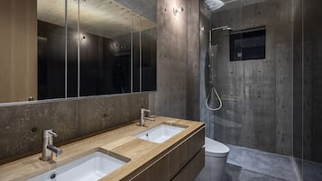 Villa, 2 habitaciones | Baño | Regadera, secadora de cabello, pantuflas, bidet