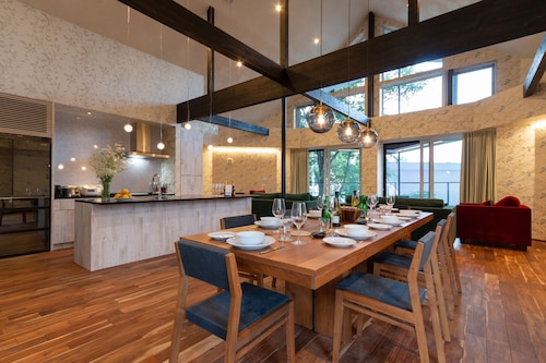 客室内のダイニングエリア