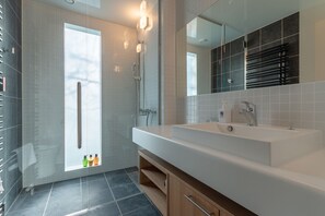 Chalet, 3 Bedrooms | Bathroom | Combined shower/bathtub, deep-soaking bathtub, hair dryer, towels - Komorebi Chalet by Hokkaido Tracks (Kutchan)