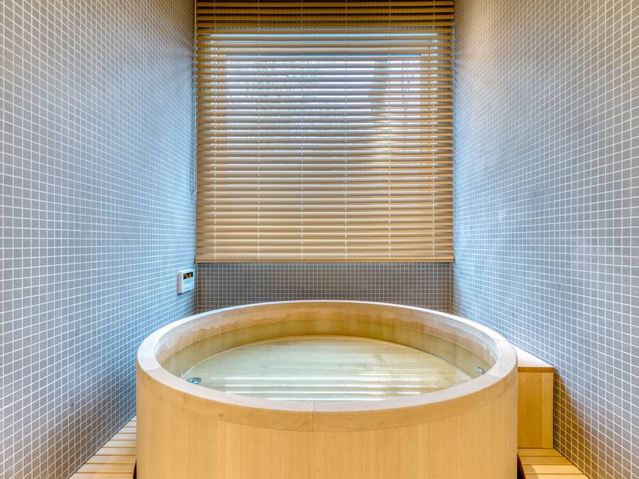 Chalet, 3 chambres | Salle de bain | Ensemble douche/baignoire, chaussons, serviettes fournies