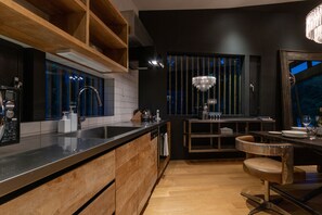 Chalet, 3 Bedrooms | Private kitchen | Fridge, microwave, oven, stovetop