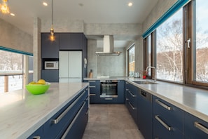 Chalet, 3 Bedrooms | Private kitchen | Fridge, oven, stovetop, coffee/tea maker