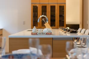 Chalet de lujo, 4 habitaciones | Cocina privada | Refrigerador, microondas, parrilla de estufa y lavavajillas