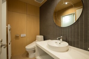 Cabin, 2 Bedrooms | Bathroom | Shower, hair dryer, towels - Yorokobi Lodge by Hokkaido Tracks (Kutchan)
