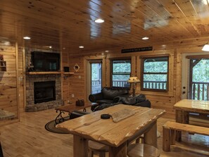 TV, peis, videospill og DVD-spiller