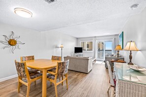 Interior - Beautiful Pinnacle Port condo with pools & basketball court right next to beach (Panama City Beach)