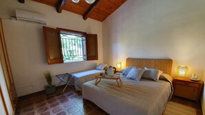 A bedroom with a bed, bedside table, lamp, window, and air conditioning unit. - VILLA PLEMMYRIA. Semi-detached villa immersed in the greenery of the Plemmirio Marine Protected Oasis (Plemmirio)