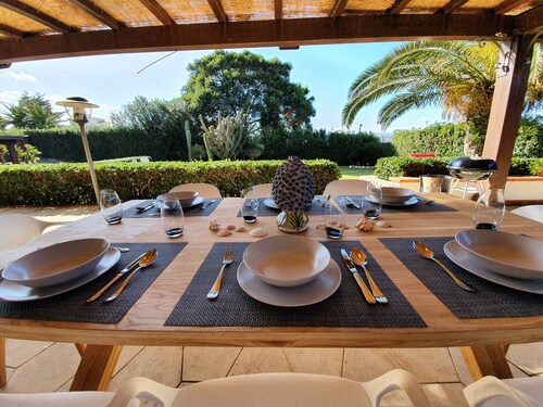 VILLA PLEMMYRIA. Semi-detached villa immersed in the greenery of the Plemmirio Marine Protected Oasis