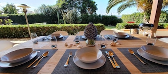 VILLA PLEMMYRIA. Semi-detached villa immersed in the greenery of the Plemmirio Marine Protected Oasis