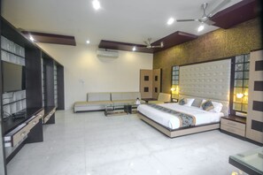 Royal Room - Hotel Vishnu Villas (Huzur)