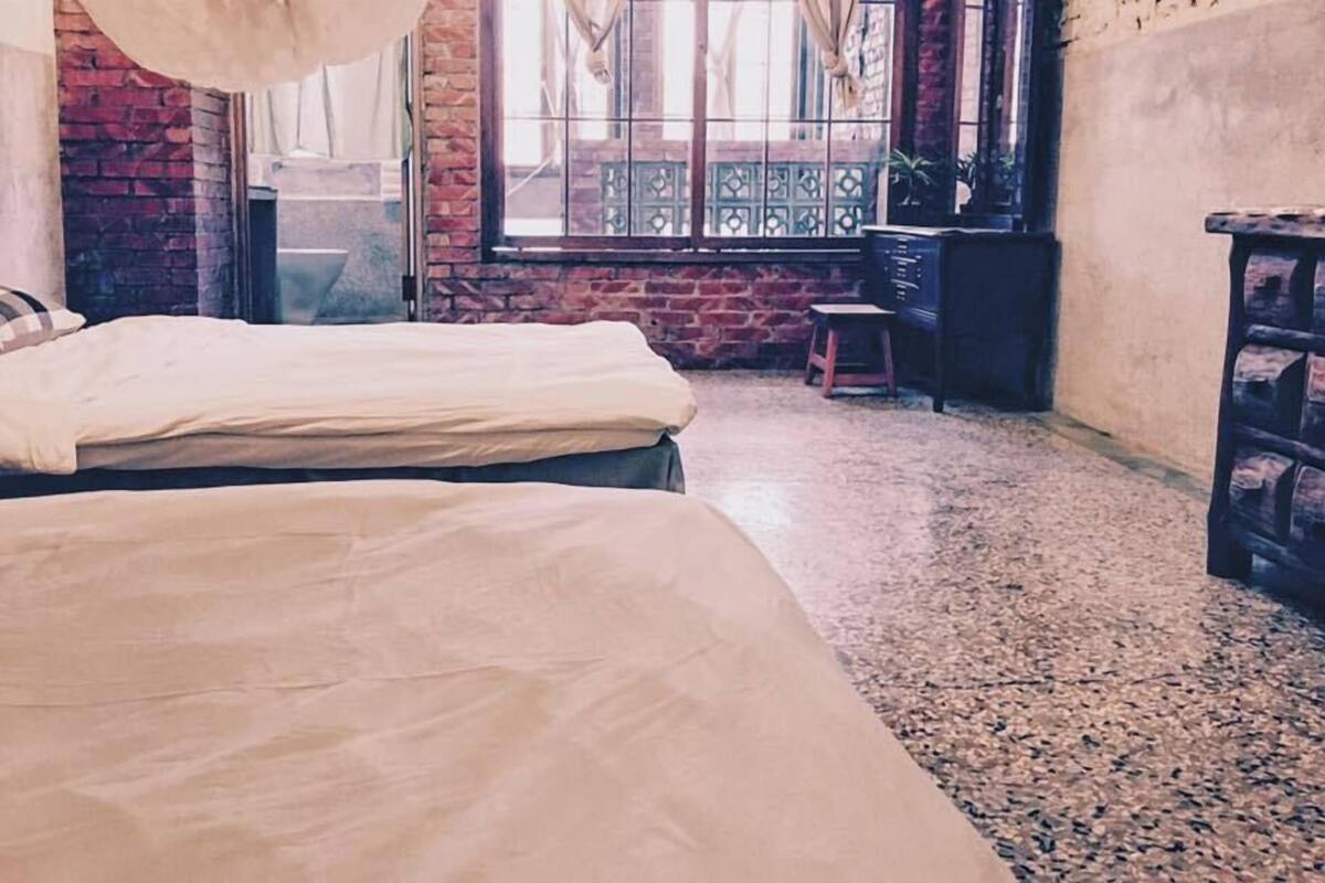 Desk, free WiFi, bed sheets