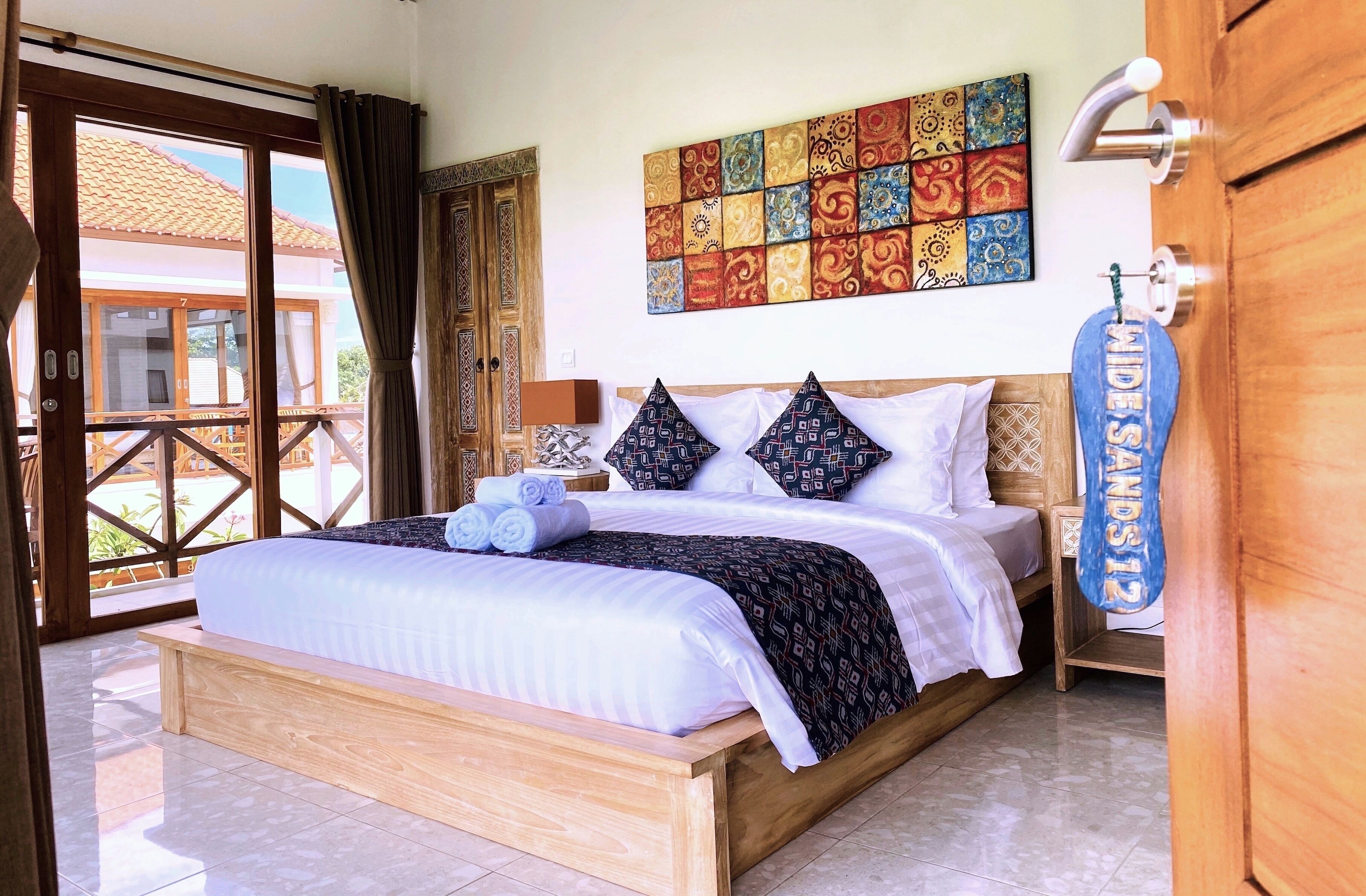 Ropa de cama de alta calidad, colchones con pillow-top y minibar 