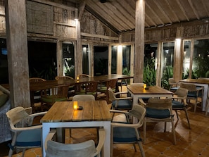 Tempat makan pasangan