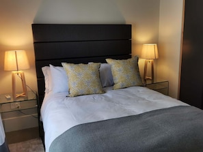 Iron/ironing board, bed sheets