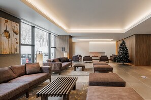 Lobby sitting area - The Vale Rusutsu (Rusutsu)
