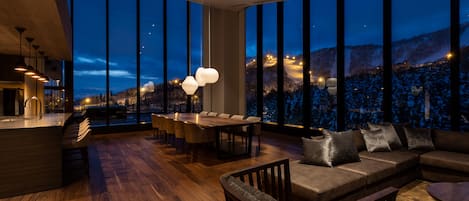 Rum - 4 sovrum - icke-rökare (Penthouse Residence) | Vardagsrum | Platt-tv och golvvärme