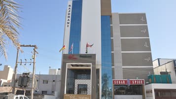 Vista frontal de la propiedad
