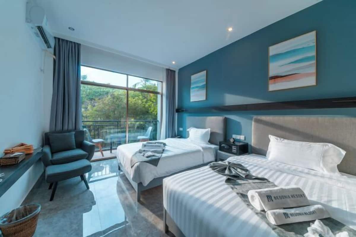 In-room safe, blackout drapes, soundproofing, free WiFi