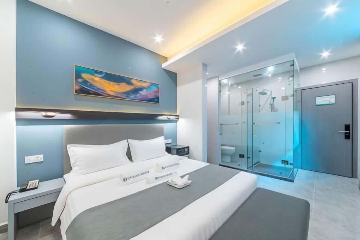 In-room safe, blackout drapes, soundproofing, free WiFi