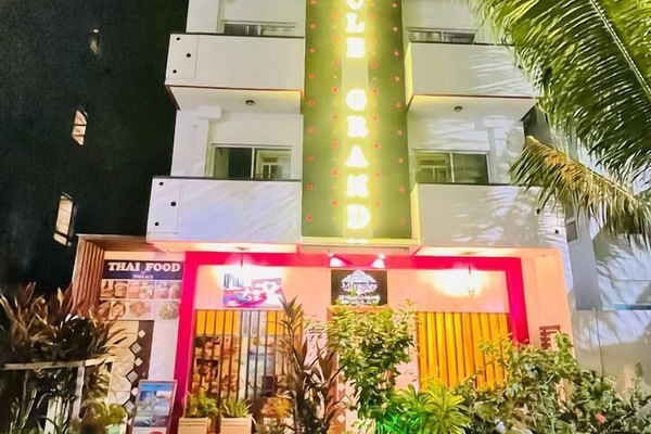 Deluxe Double Room | Minibar, iron/ironing board, free WiFi, bed sheets